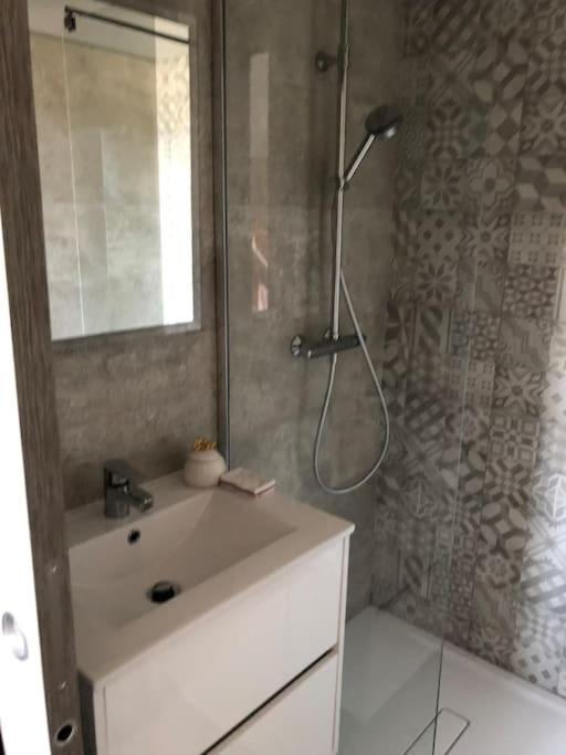 Neuve Avec Piscine Villa