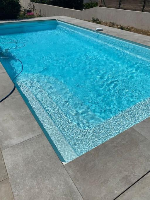 Neuve Avec Piscine Villa